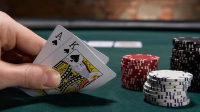 Bí quyết vàng để chinh phục bàn poker từ các cao thủ hàng đầu